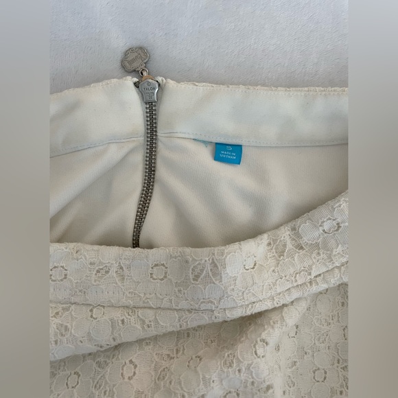 White lace circle skirt - L’Amour brand from Macys - thick and lined - SMALL - Picture 4 of 4